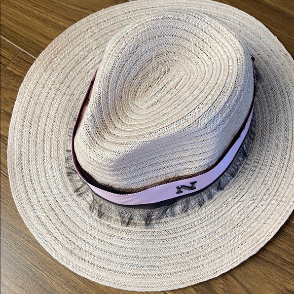 Straw Hat with “N” Monogram - Picture 3 of 7